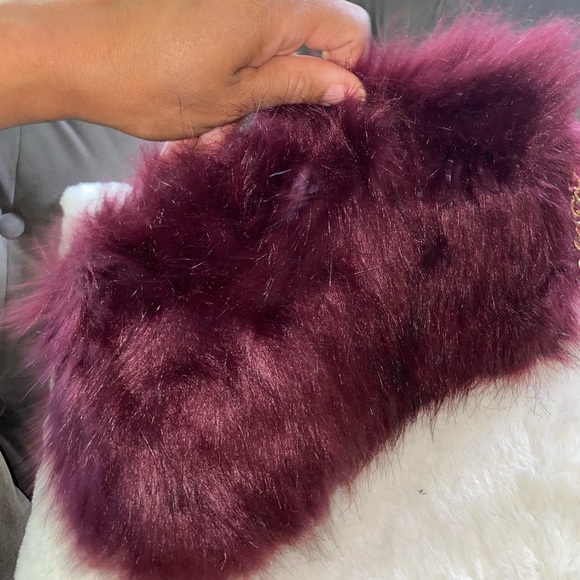 Burgundy Faux Fur Zipper Clutch with Gold chain - Picture 4 of 6